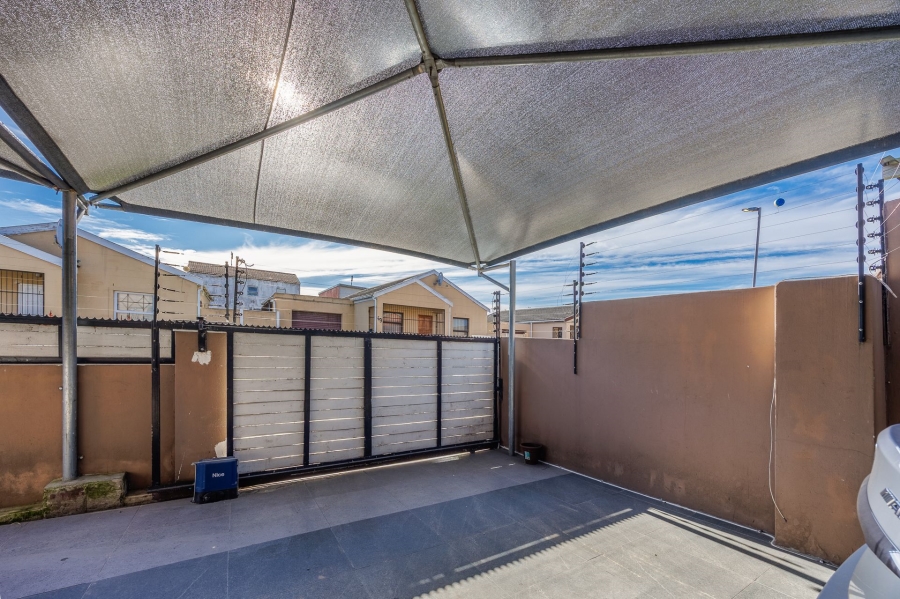 6 Bedroom Property for Sale in Silwood Heights Western Cape